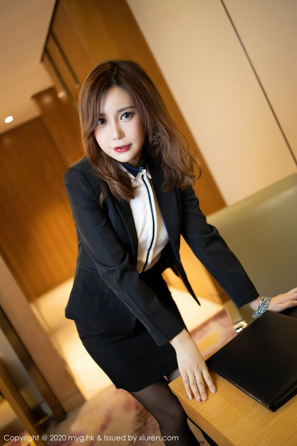 《MyGirl 綺裡嘉(绮里嘉) 制服写真 VOL.469》第25张，模特綺裡嘉(绮里嘉)，mygirl，制服主题，全套73张