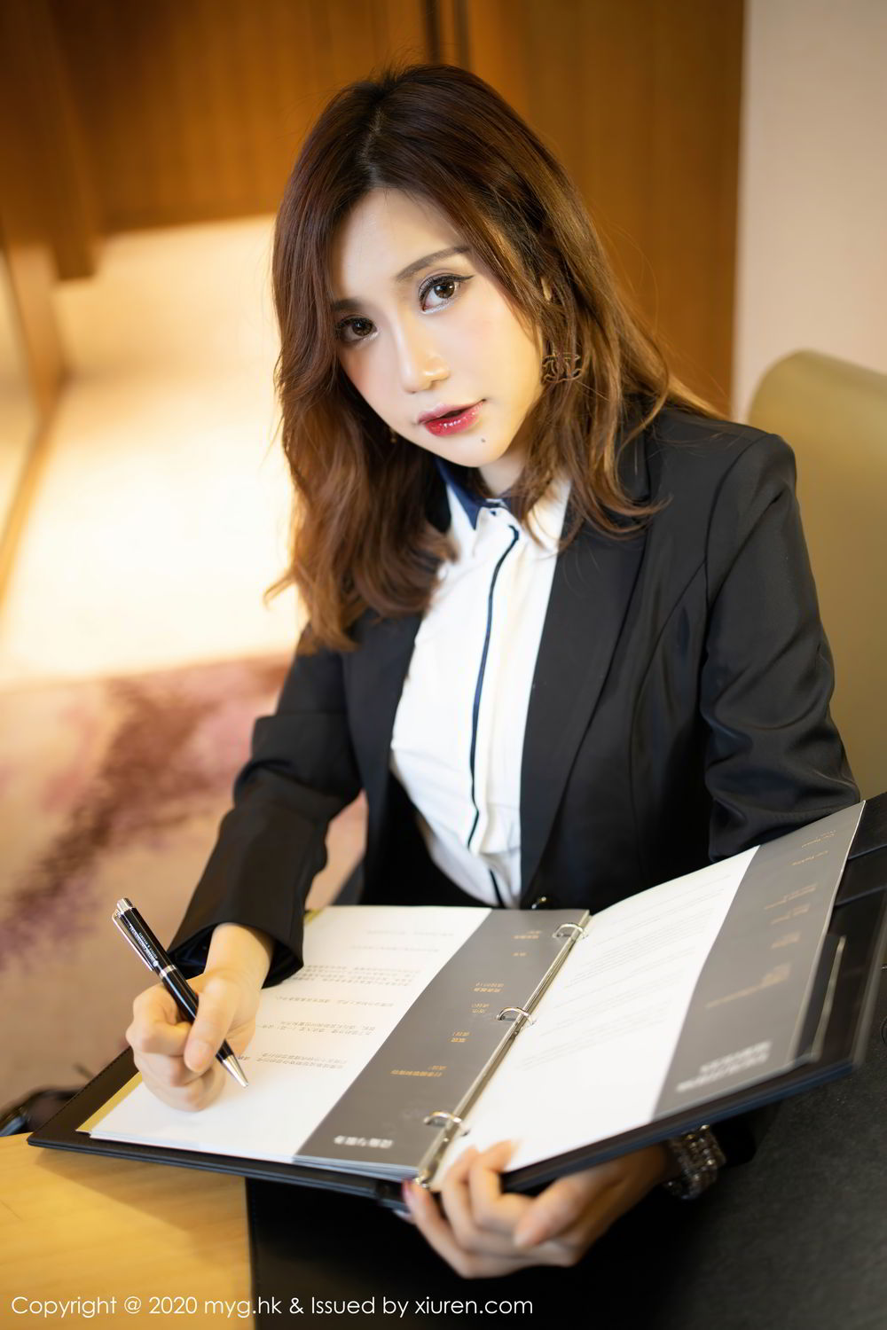 《MyGirl 綺裡嘉(绮里嘉) 制服写真 VOL.469》第29张,模特綺裡嘉(绮里嘉),mygirl,制服主题,全套73张
