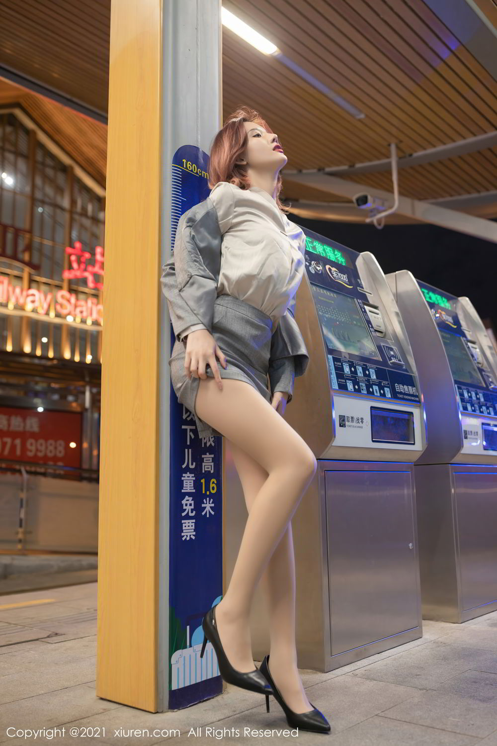 《秀人网 安然Maleah(An Ran Maleah)、就是阿朱啊(Jiu Shi A Zhu) 制服写真 No.2979》第18张,模特安然Maleah(An Ran Maleah)、就是阿朱啊(Jiu Shi A Zhu),秀人网,制服主题,全套58张