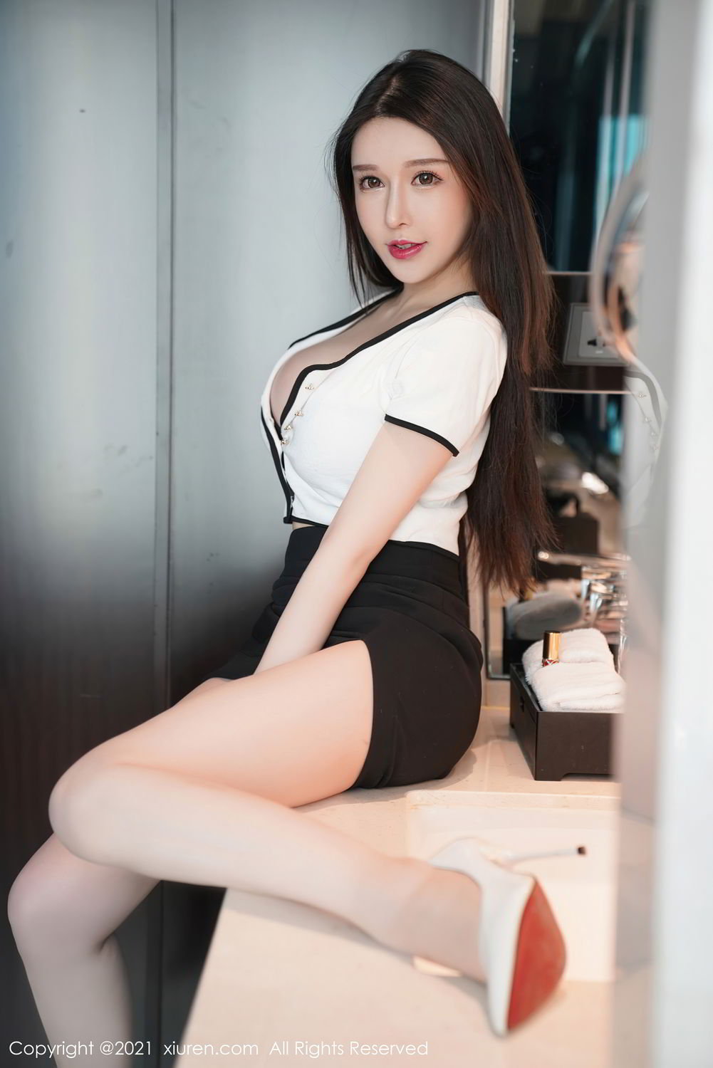 《秀人网 吴玉(玉兔miki) 黑丝写真 No.3023》第4张,模特吴玉(玉兔miki),秀人网,黑丝主题,全套70张