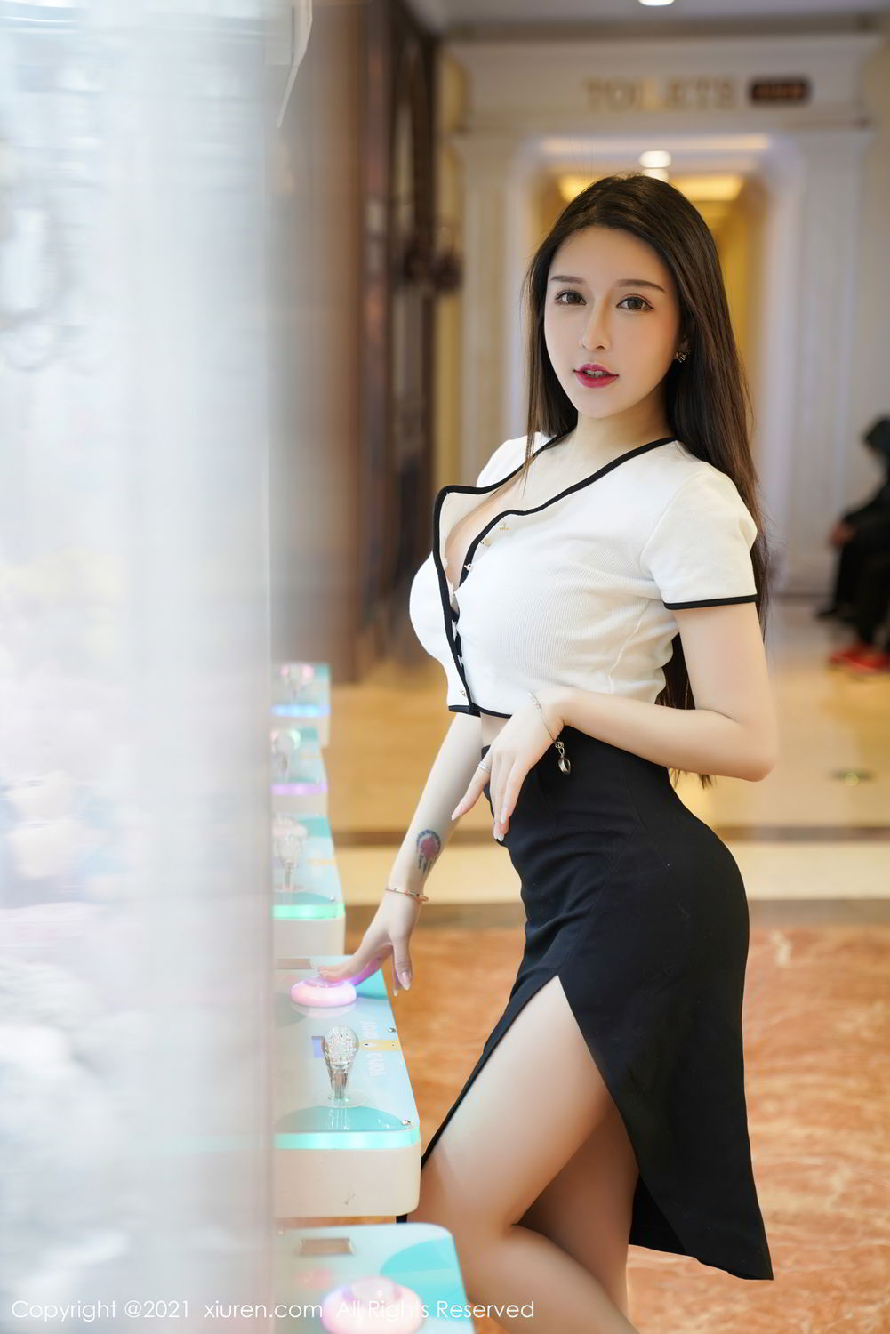 《秀人网 吴玉(玉兔miki) 黑丝写真 No.3023》第15张,模特吴玉(玉兔miki),秀人网,黑丝主题,全套70张