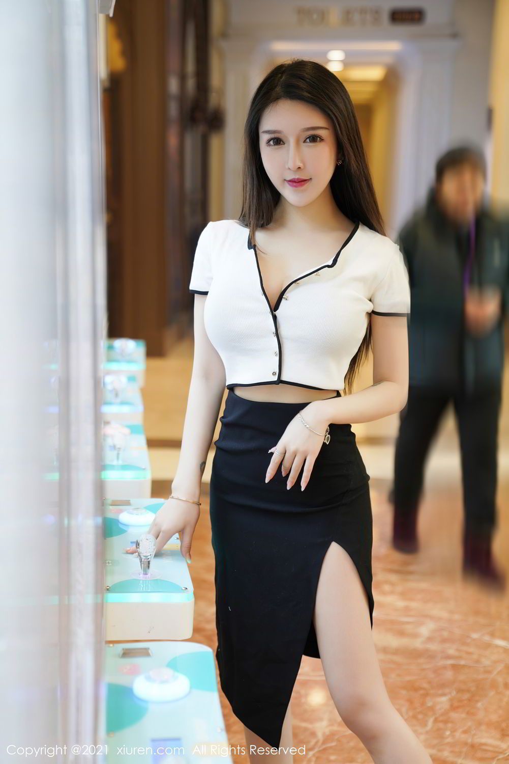 《秀人网 吴玉(玉兔miki) 黑丝写真 No.3023》第16张,模特吴玉(玉兔miki),秀人网,黑丝主题,全套70张