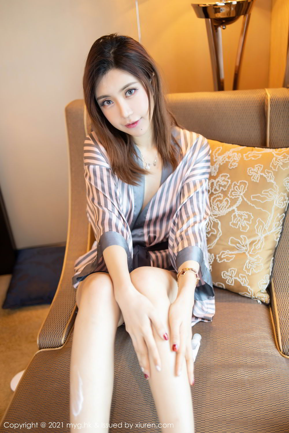 《MyGirl 綺裡嘉(绮里嘉) 制服写真 VOL.481》第67张，模特綺裡嘉(绮里嘉)，mygirl，制服主题，全套85张