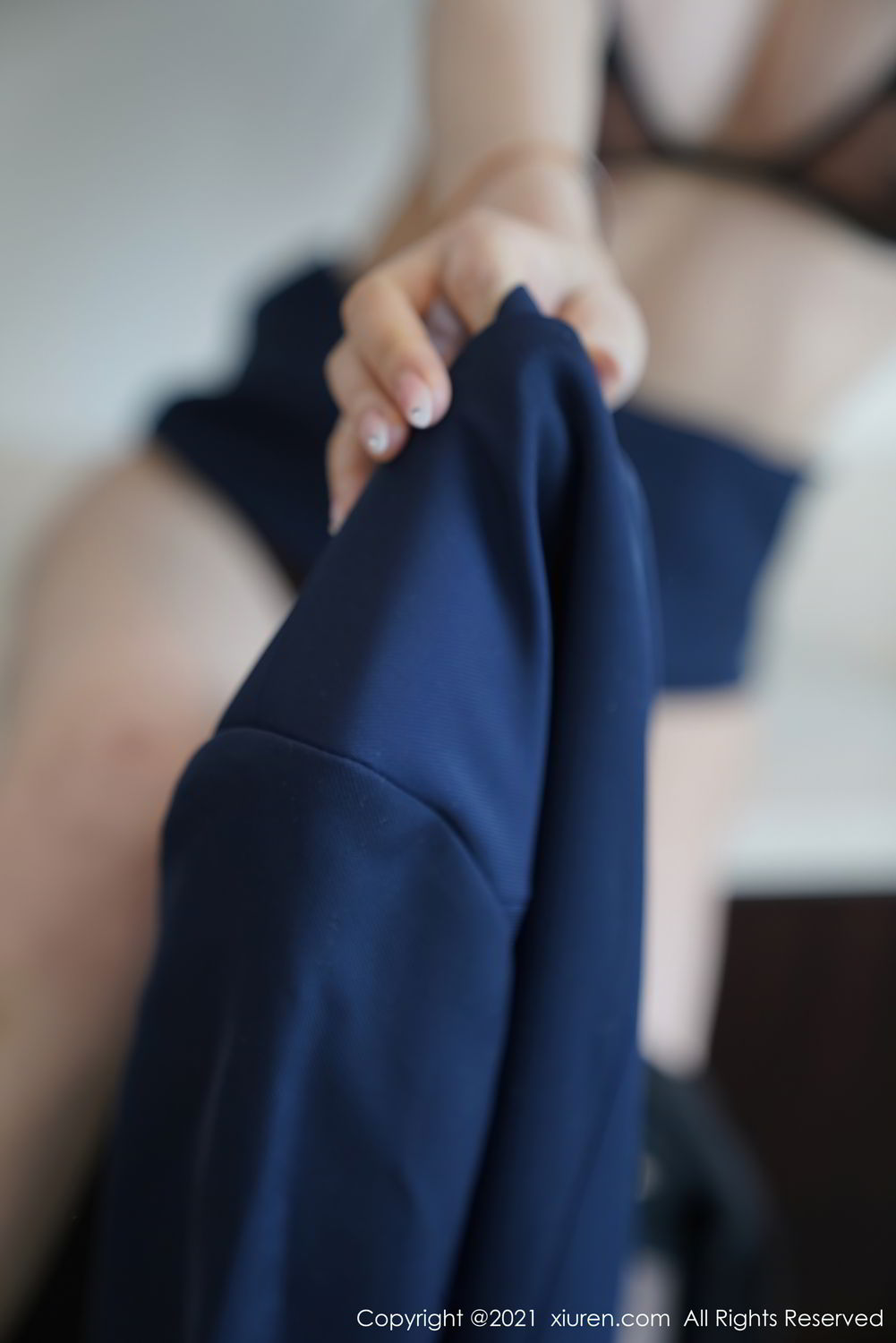 《秀人网 吴玉(玉兔miki) 黑丝写真 No.3043》第70张,模特吴玉(玉兔miki),秀人网,黑丝主题,全套74张