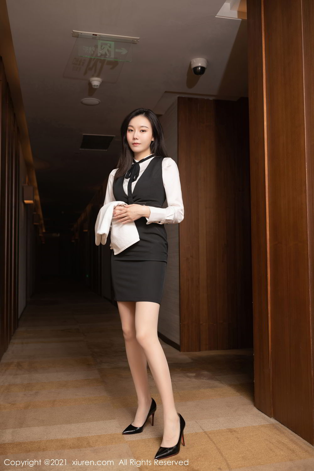 《秀人网 安然Maleah(An Ran Maleah) 制服写真 No.3042》第2张，模特安然Maleah(An Ran Maleah)，秀人网，制服主题，全套86张