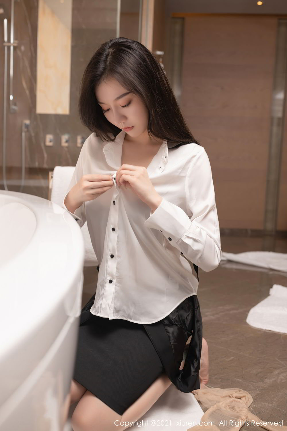 《秀人网 安然Maleah(An Ran Maleah) 制服写真 No.3042》第68张，模特安然Maleah(An Ran Maleah)，秀人网，制服主题，全套86张