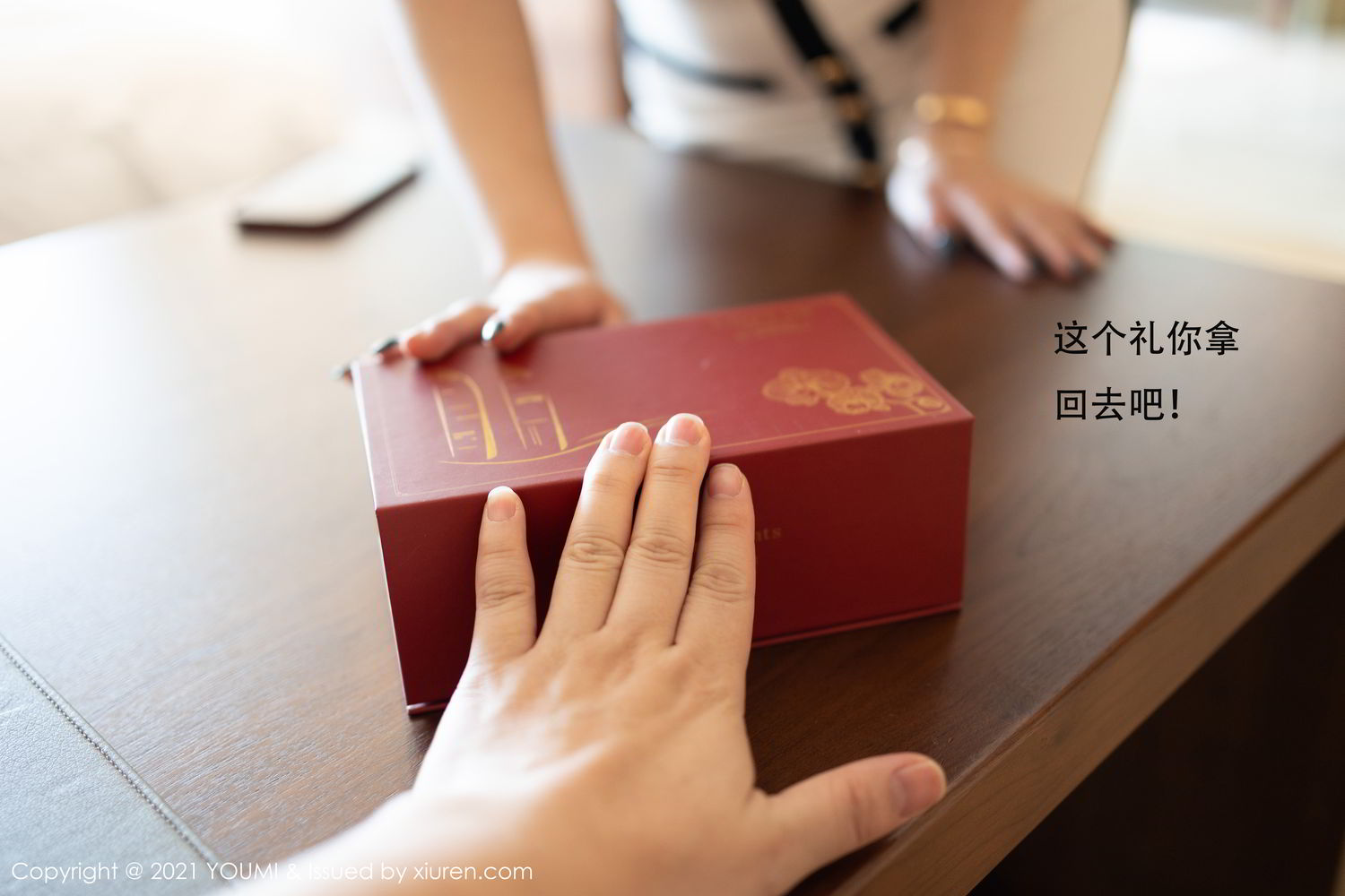 《尤蜜荟 张茜 制服写真 VOL.605》第18张,模特张茜,尤蜜荟,制服主题,全套100张