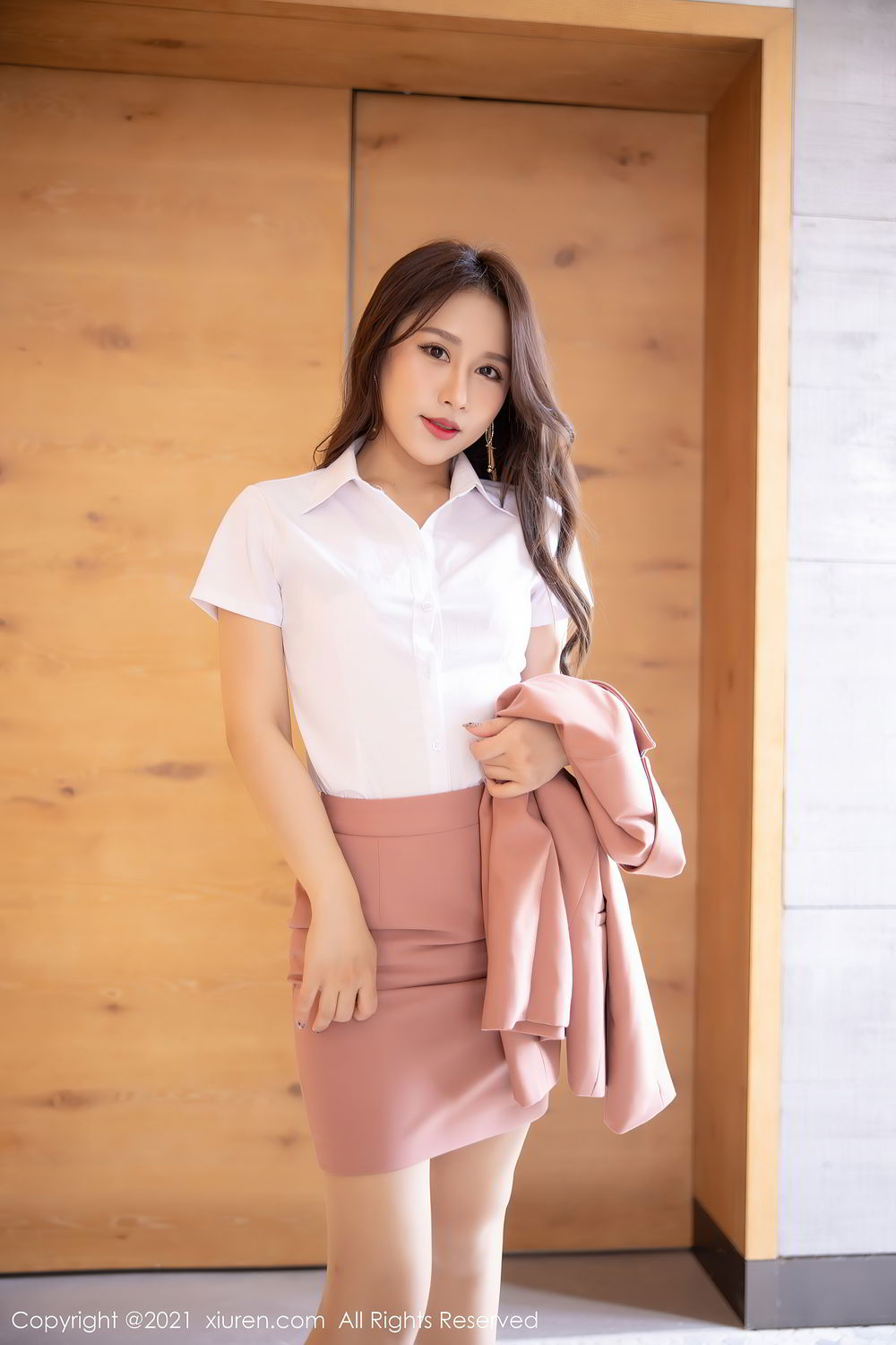 《秀人网 徐安安(Xu An An) 制服写真 No.3202》第30张,模特徐安安(Xu An An),秀人网,制服主题,全套72张