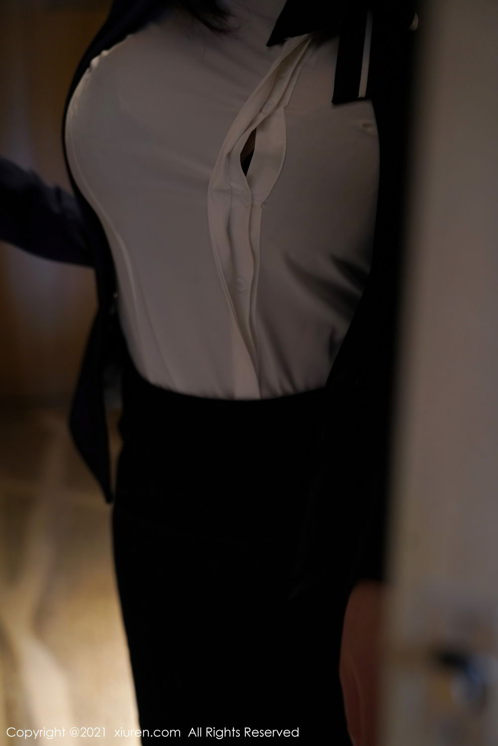 《秀人网 晓鱼酱 制服写真 VOL.3221》第28张，模特晓鱼酱，秀人网，制服主题，全套99张