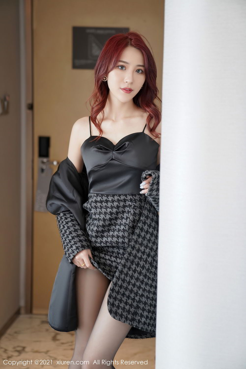 《秀人网 周慕汐(Zhou Mu Xi) 制服写真 VOL.3232》第34张，模特周慕汐(Zhou Mu Xi)，秀人网，制服主题，全套88张