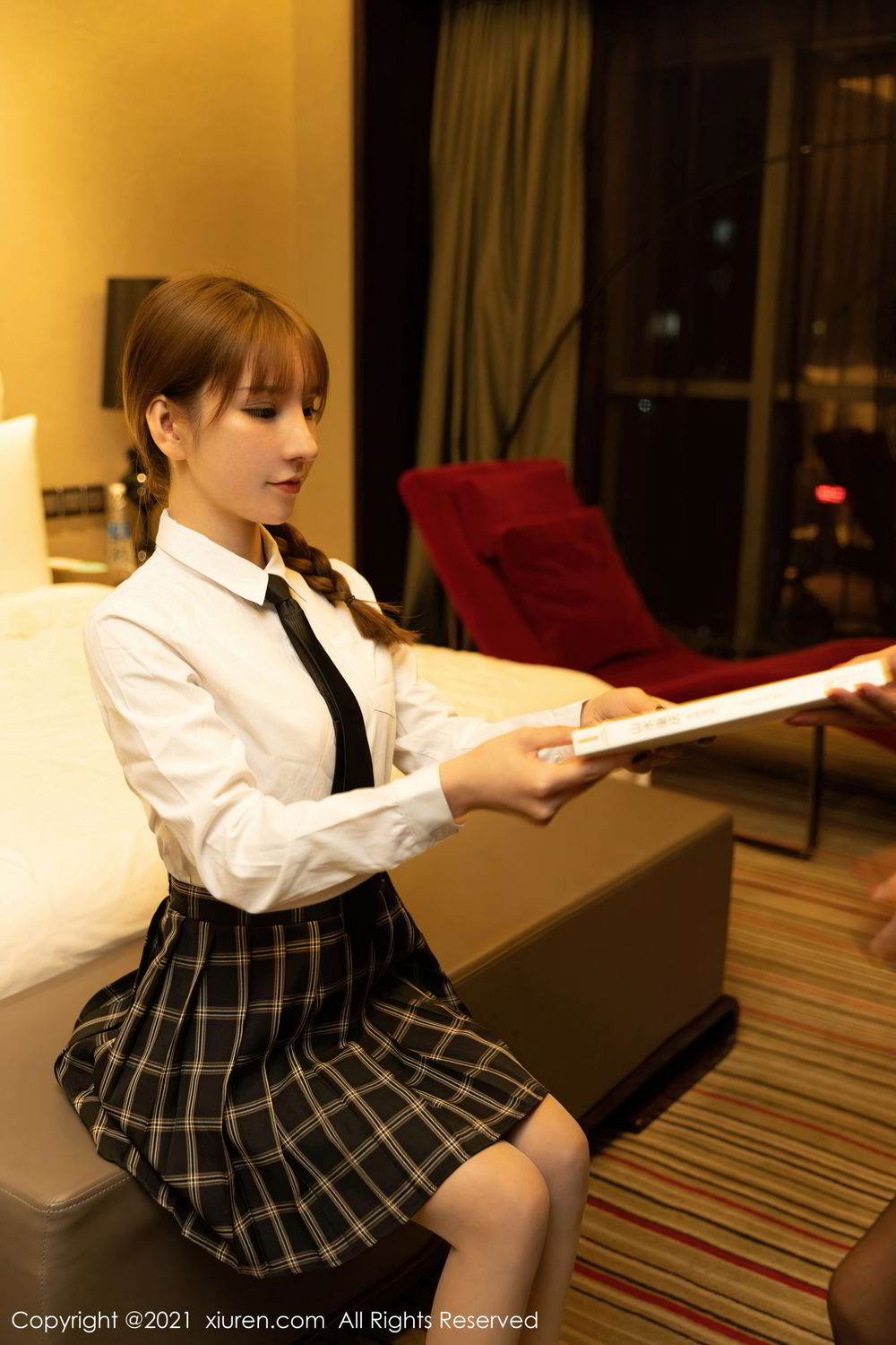 《秀人网 SOLO-尹菲(Solo Yifei) 制服写真 VOL.3269》第12张,模特SOLO-尹菲(Solo Yifei),秀人网,制服主题,全套88张
