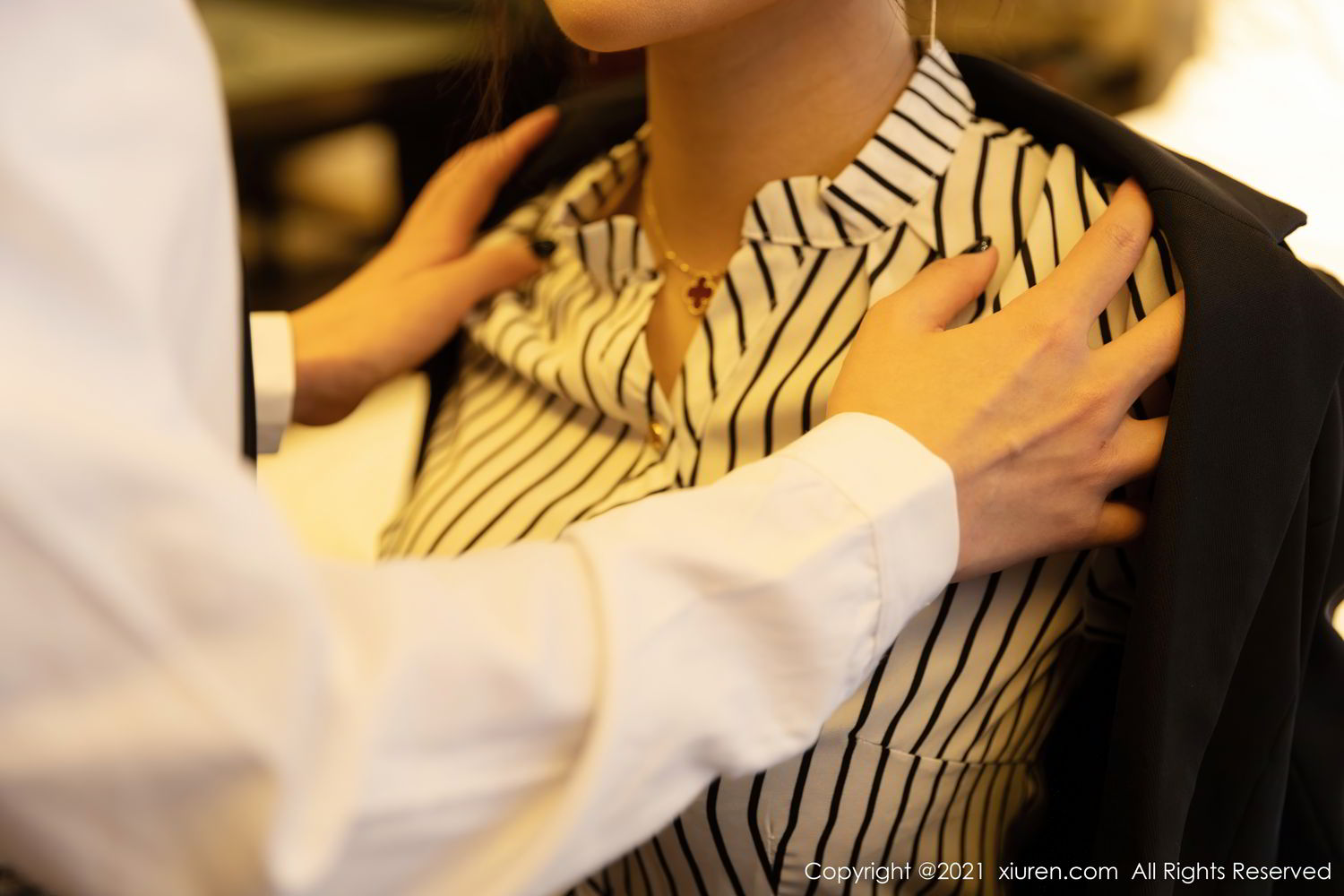 《秀人网 SOLO-尹菲(Solo Yifei) 制服写真 VOL.3269》第31张,模特SOLO-尹菲(Solo Yifei),秀人网,制服主题,全套88张