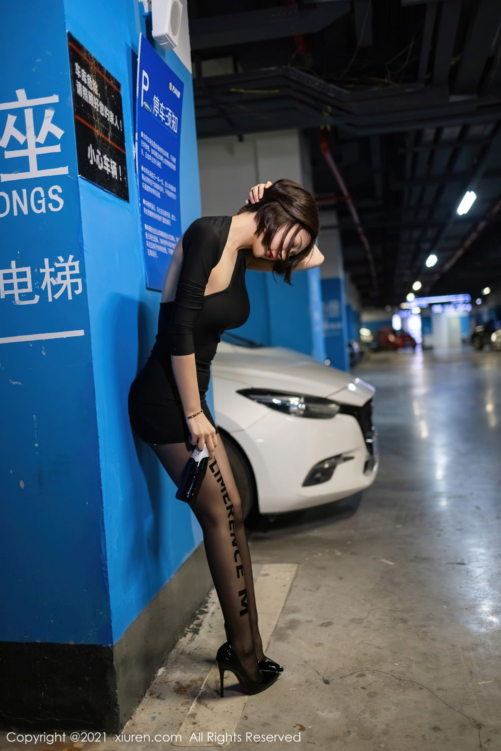 《秀人网 小琪(desertrmb) 制服写真 VOL.3264》第2张,模特小琪(desertrmb),秀人网,制服主题,全套48张