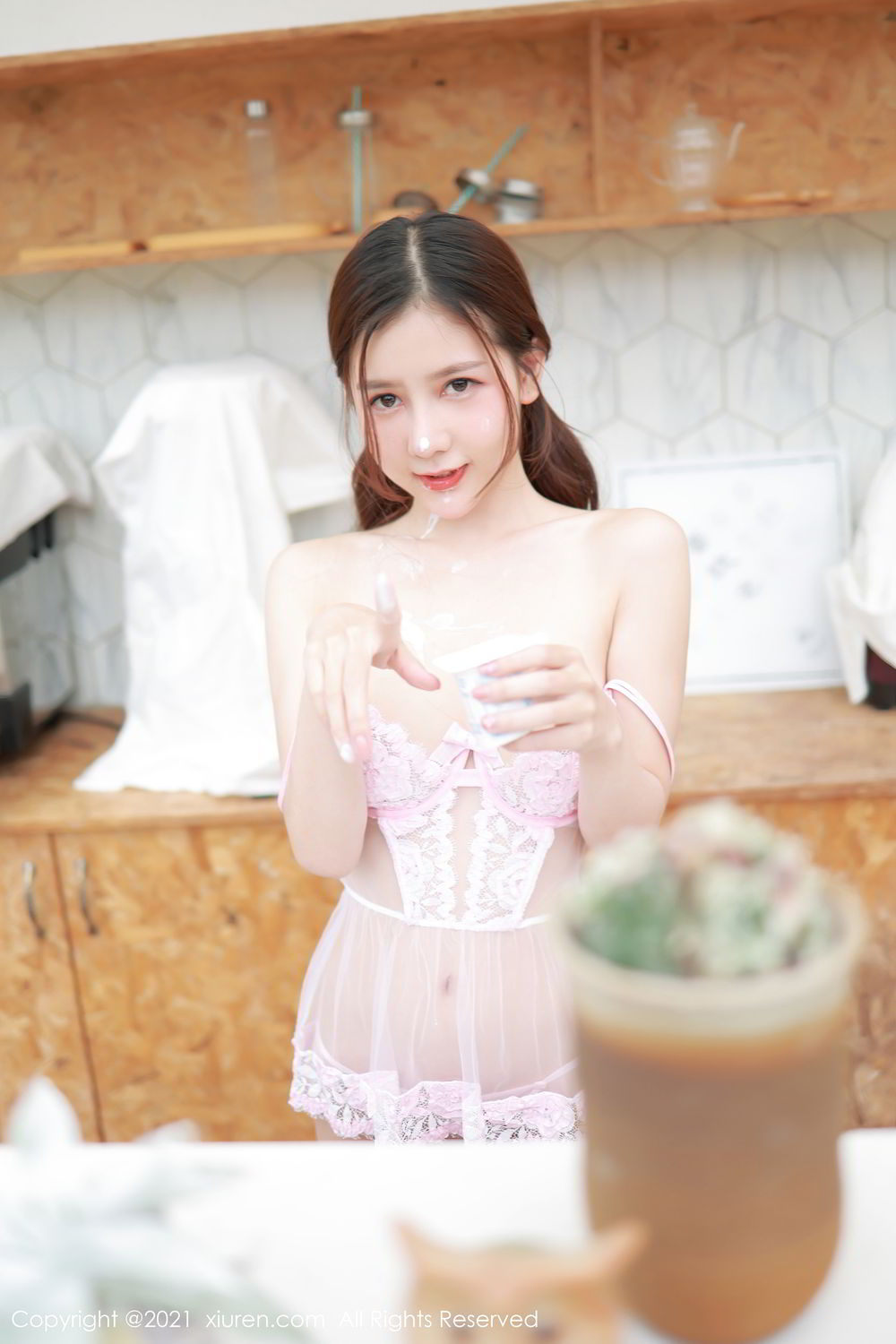 《秀人网 尹甜甜(Yi Tian Tian) 制服写真 VOL.3251》第79张，模特尹甜甜(Yi Tian Tian)，秀人网，制服主题，全套86张