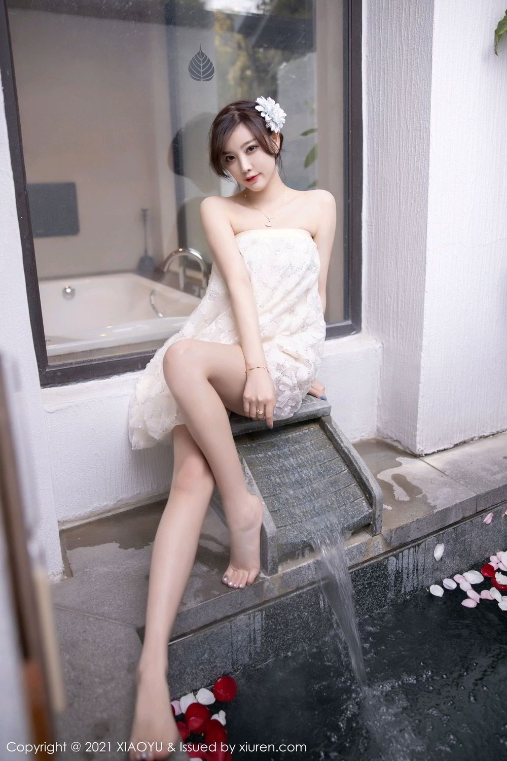 《语画界 杨晨晨 制服写真 VOL.528》第2张,模特杨晨晨,语画界,制服主题,全套53张