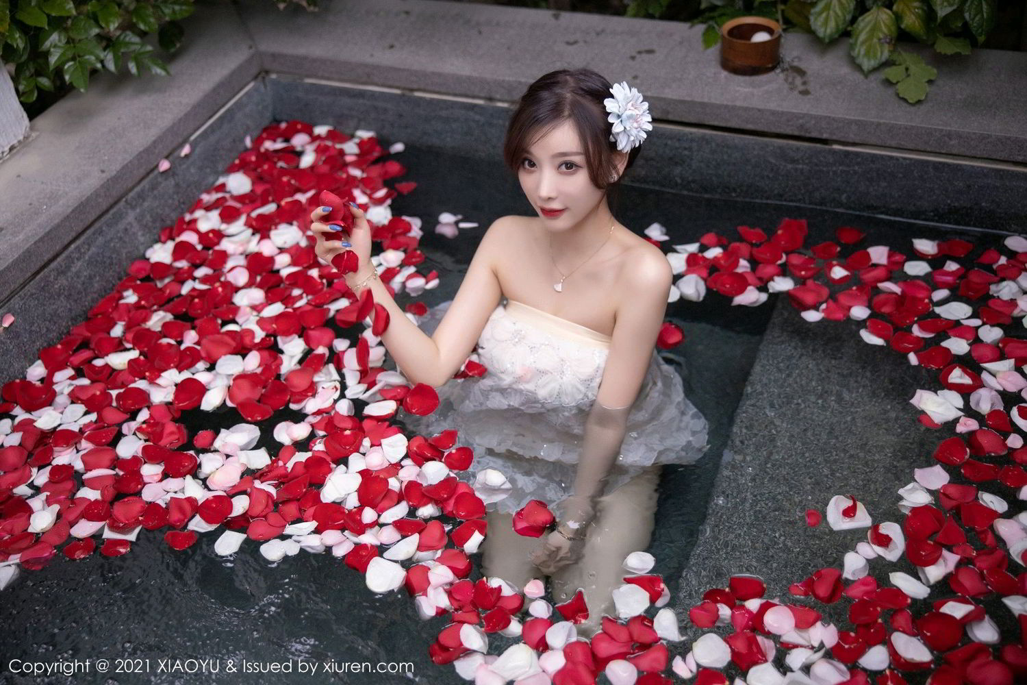《语画界 杨晨晨 制服写真 VOL.528》第15张,模特杨晨晨,语画界,制服主题,全套53张