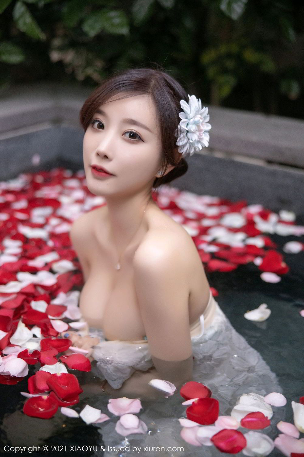 《语画界 杨晨晨 制服写真 VOL.528》第18张，模特杨晨晨，语画界，制服主题，全套53张