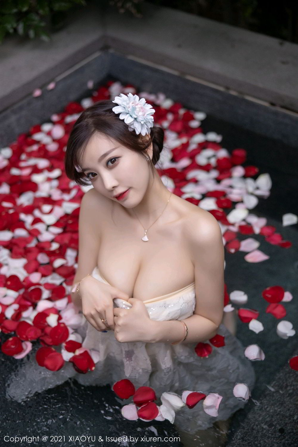 《语画界 杨晨晨 制服写真 VOL.528》第22张,模特杨晨晨,语画界,制服主题,全套53张