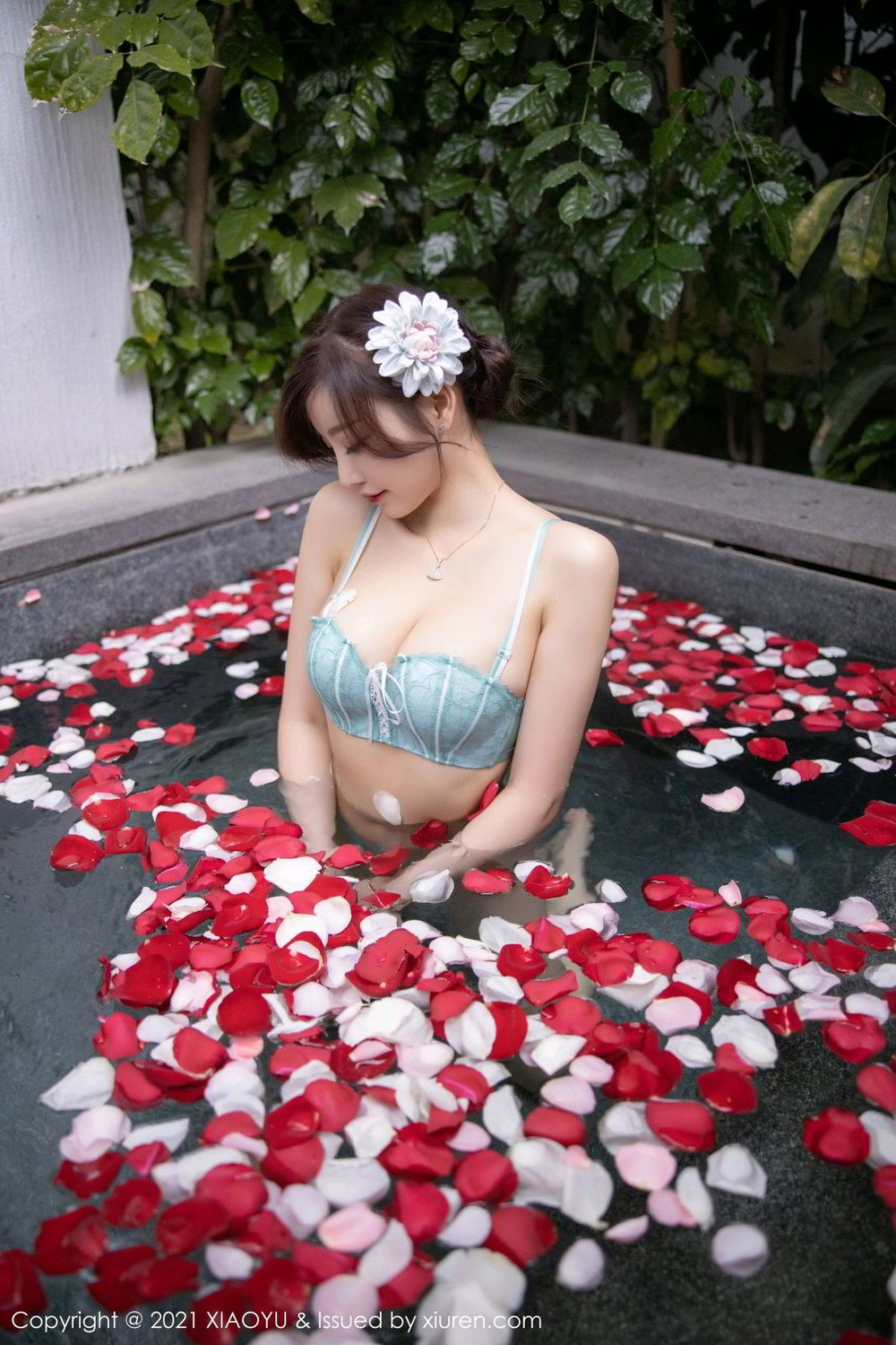 《语画界 杨晨晨 制服写真 VOL.528》第25张,模特杨晨晨,语画界,制服主题,全套53张