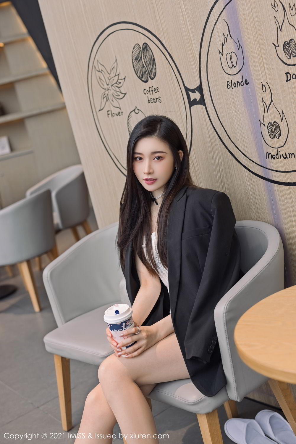 《爱蜜社 Vanessa 制服写真 VOL.569》第11张,模特Vanessa,爱蜜社,制服主题,全套60张