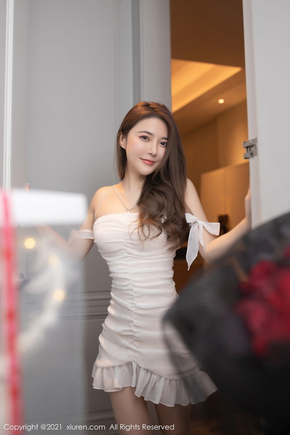 《秀人网 鱼子酱fish(Yu Zi Jiang Fish) 制服写真 VOL.3447》第2张,模特鱼子酱fish(Yu Zi Jiang Fish),秀人网,制服主题,全套52张