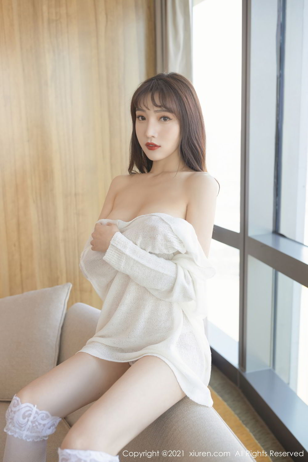《秀人网 陆萱萱(Lu Xuan Xuan)、王馨瑶(Yanni) 制服写真 VOL.3577》第42张，模特陆萱萱(Lu Xuan Xuan)、王馨瑶(Yanni)，秀人网，制服主题，全套82张