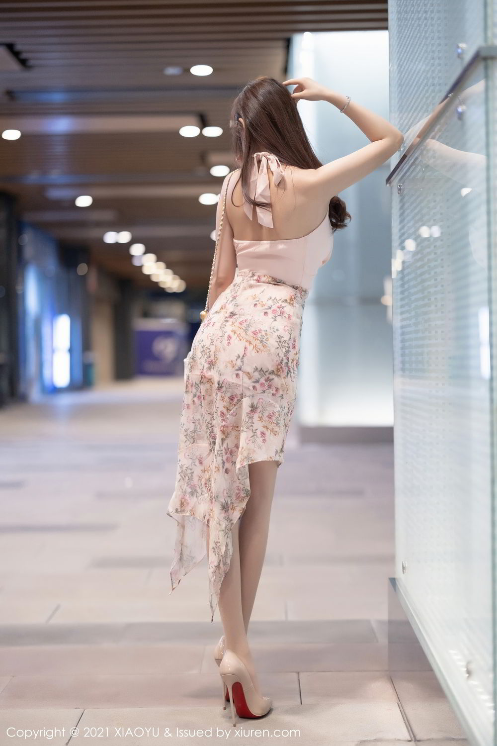 《语画界 杨晨晨 制服写真 VOL.572》第3张，模特杨晨晨，语画界，制服主题，全套70张