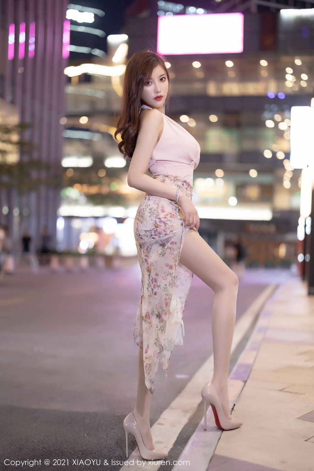 《语画界 杨晨晨 制服写真 VOL.572》第10张，模特杨晨晨，语画界，制服主题，全套70张