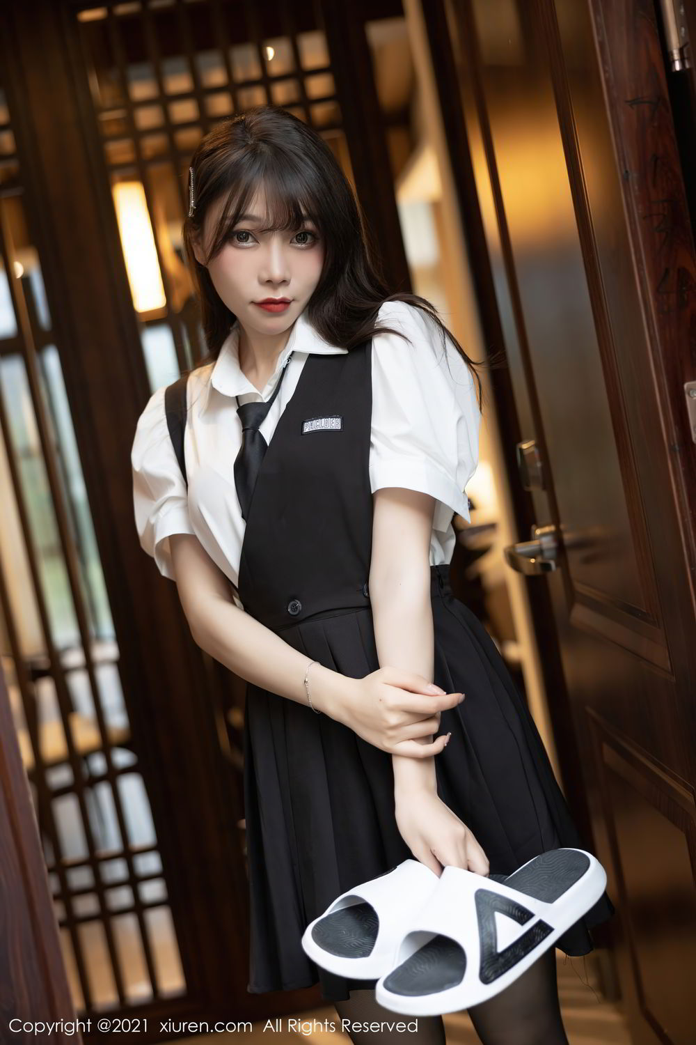 《芝芝Booty 制服写真》第3张，模特芝芝Booty，制服主题，全套100张