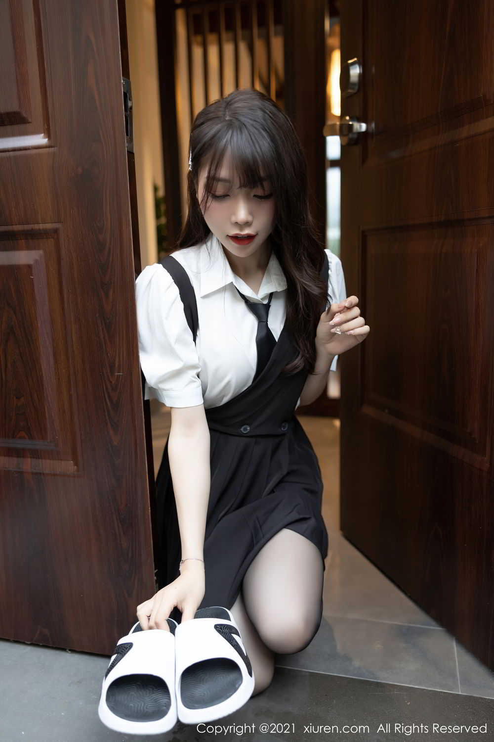 《芝芝Booty 制服写真》第4张,模特芝芝Booty,制服主题,全套100张