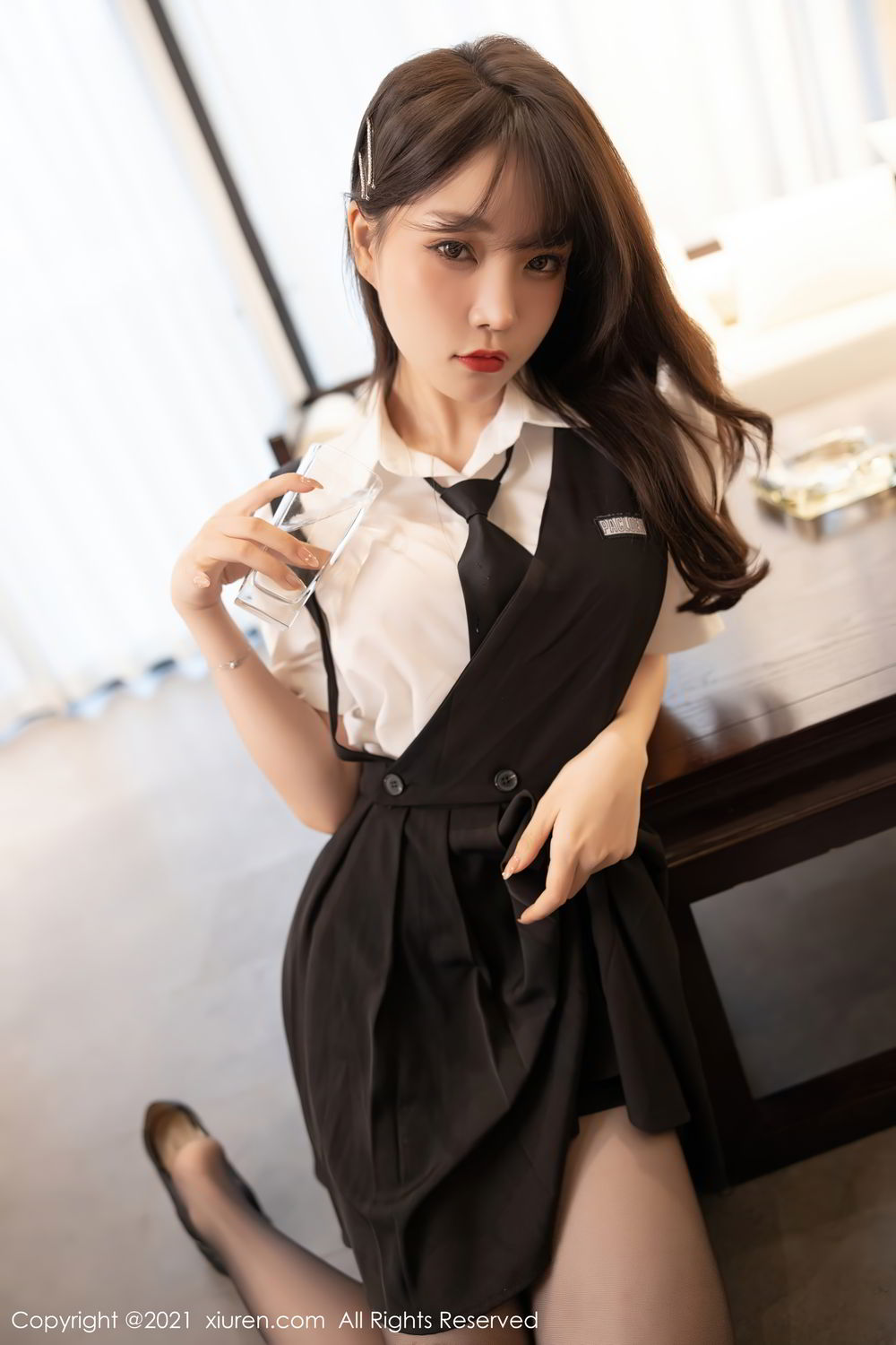 《芝芝Booty 制服写真》第18张,模特芝芝Booty,制服主题,全套100张