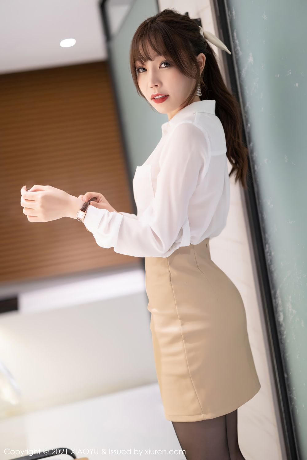 《语画界 芝芝Booty 制服写真 VOL.625》第18张,模特芝芝Booty,语画界,制服主题,全套95张