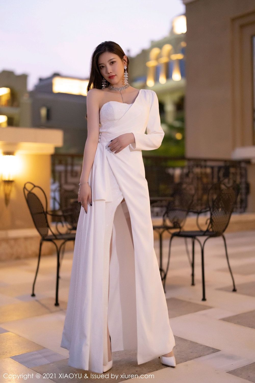 《语画界 杨晨晨 制服写真 VOL.663》第3张,模特杨晨晨,语画界,制服主题,全套100张