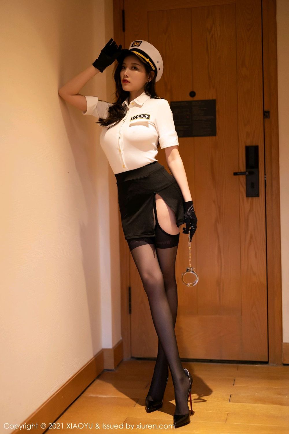《语画界 杨晨晨 制服写真 VOL.673》第1张,模特杨晨晨,语画界,制服主题,全套94张