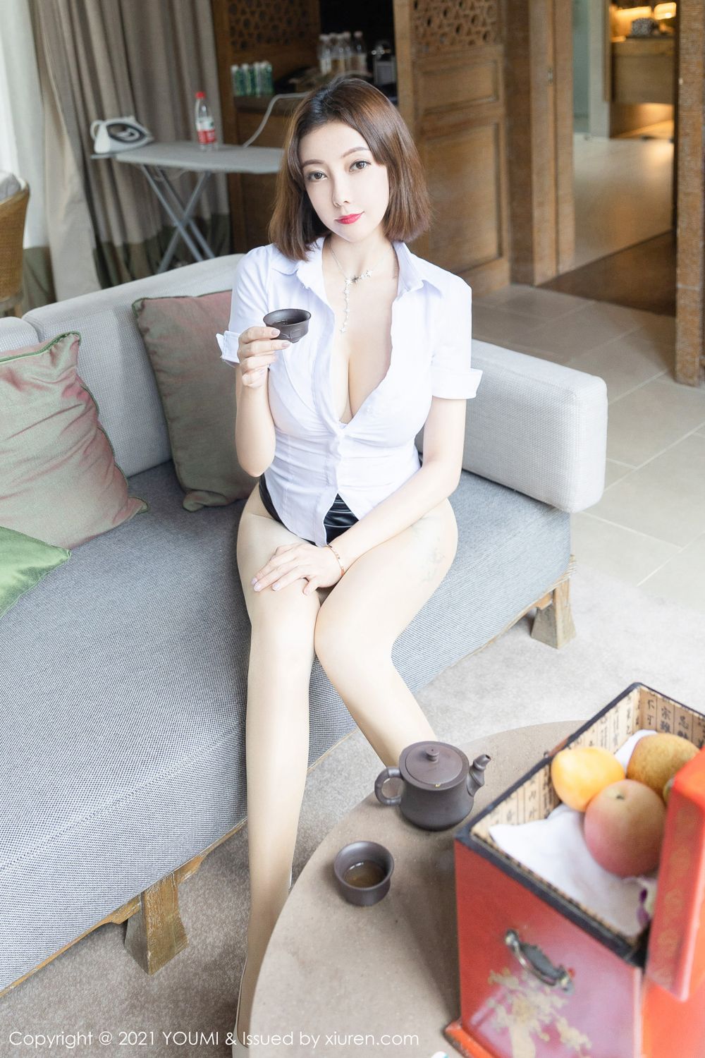 《尤蜜荟 闫雪松(松果儿) 制服写真 VOL.704》第14张,模特闫雪松(松果儿),尤蜜荟,制服主题,全套52张