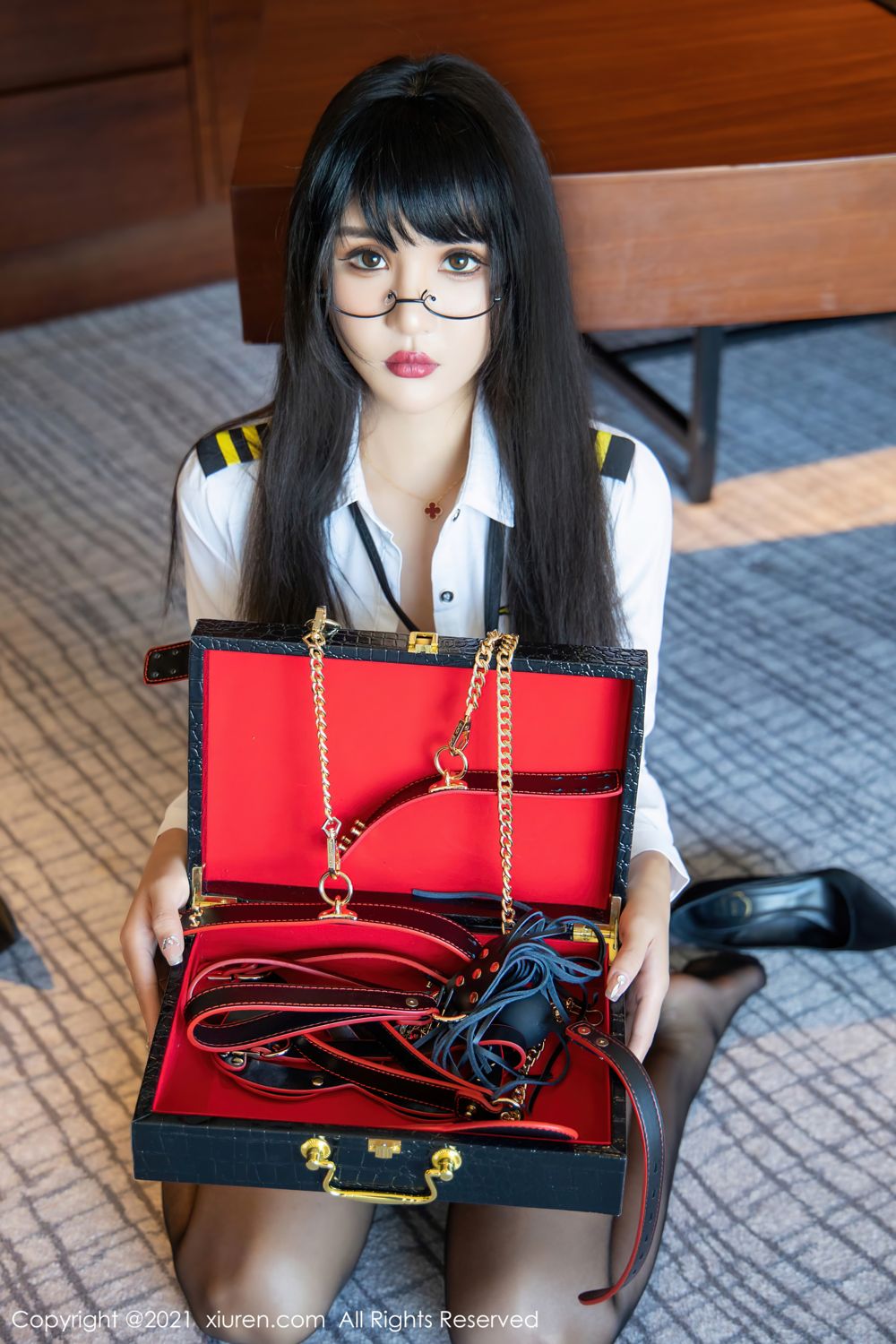 《秀人网 SOLO-尹菲(Solo Yifei) 黑丝写真 No.4207》第19张,模特SOLO-尹菲(Solo Yifei),秀人网,黑丝主题,全套58张