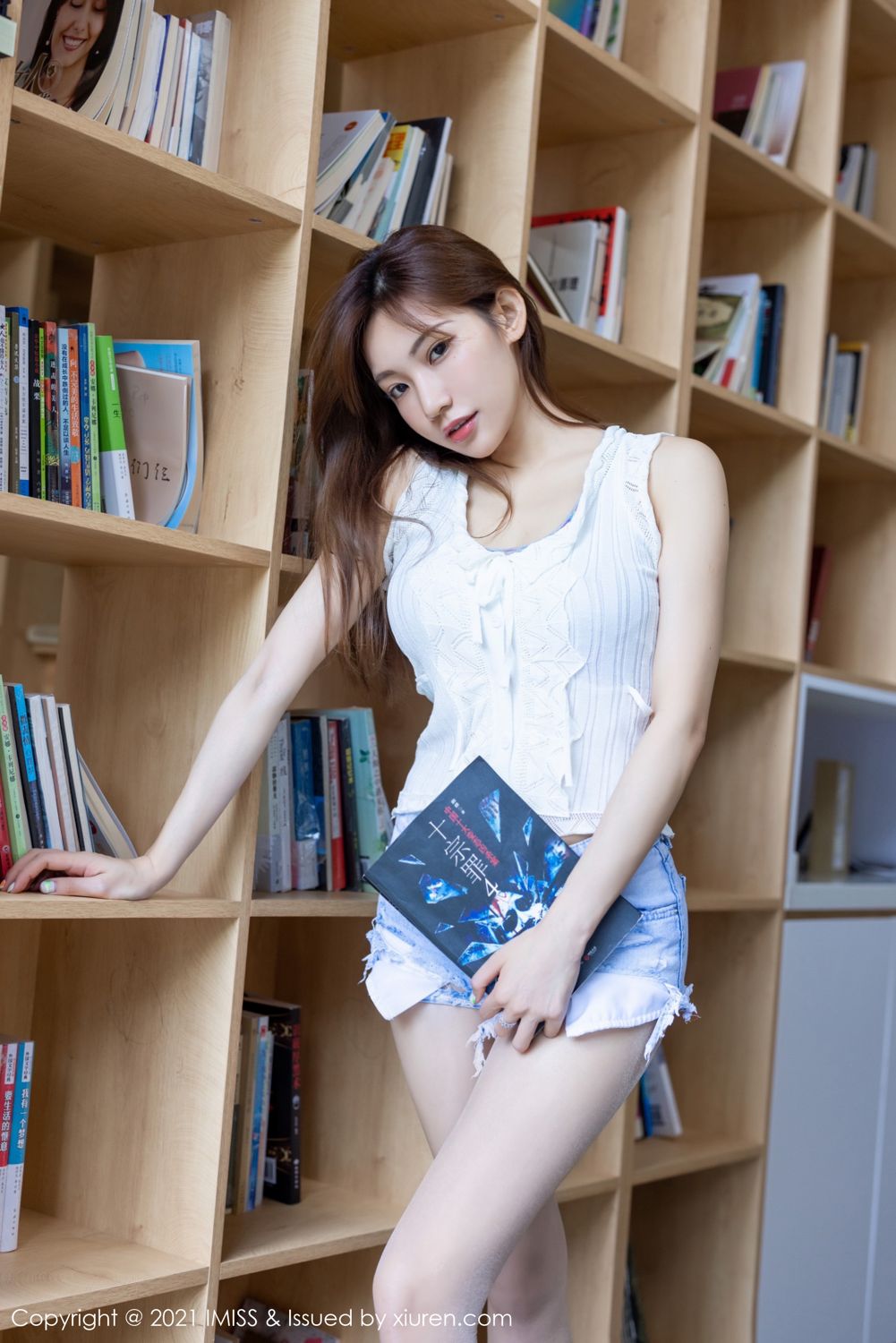 《爱蜜社 小狐狸Sica(Shellyn) 制服写真 VOL.638》第10张,模特小狐狸Sica(Shellyn),爱蜜社,制服主题,全套64张
