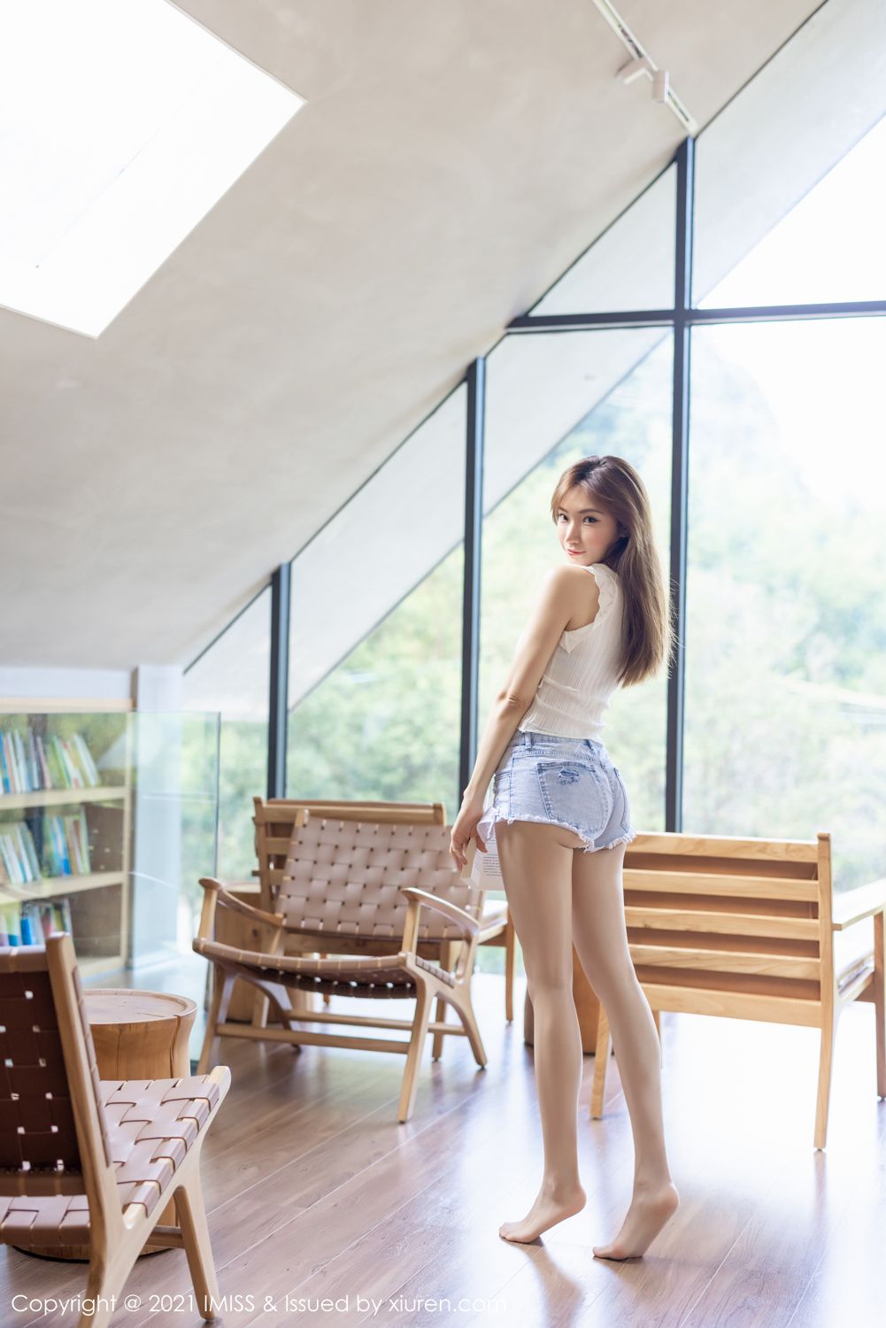 《爱蜜社 小狐狸Sica(Shellyn) 制服写真 VOL.638》第22张,模特小狐狸Sica(Shellyn),爱蜜社,制服主题,全套64张