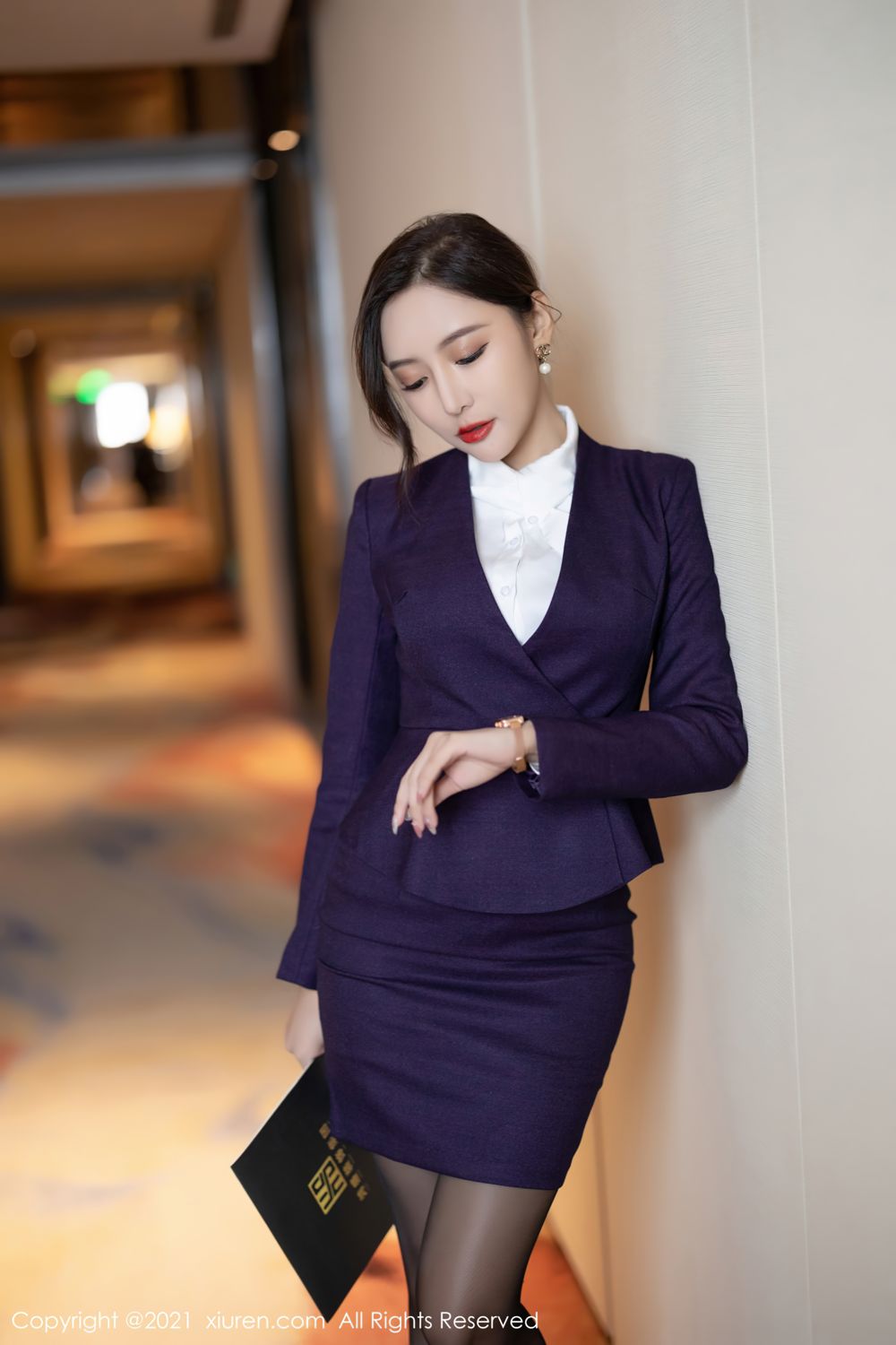 《秀人网 王馨瑶(Yanni)、程程程(Cheng Cheng Cheng) 黑丝写真 No.4184》第10张，模特王馨瑶(Yanni)、程程程(Cheng Cheng Cheng)，秀人网，黑丝主题，全套85张
