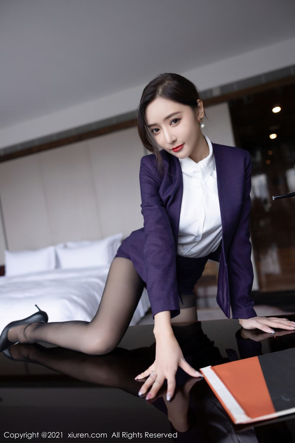 《秀人网 王馨瑶(Yanni)、程程程(Cheng Cheng Cheng) 黑丝写真 No.4184》第25张，模特王馨瑶(Yanni)、程程程(Cheng Cheng Cheng)，秀人网，黑丝主题，全套85张