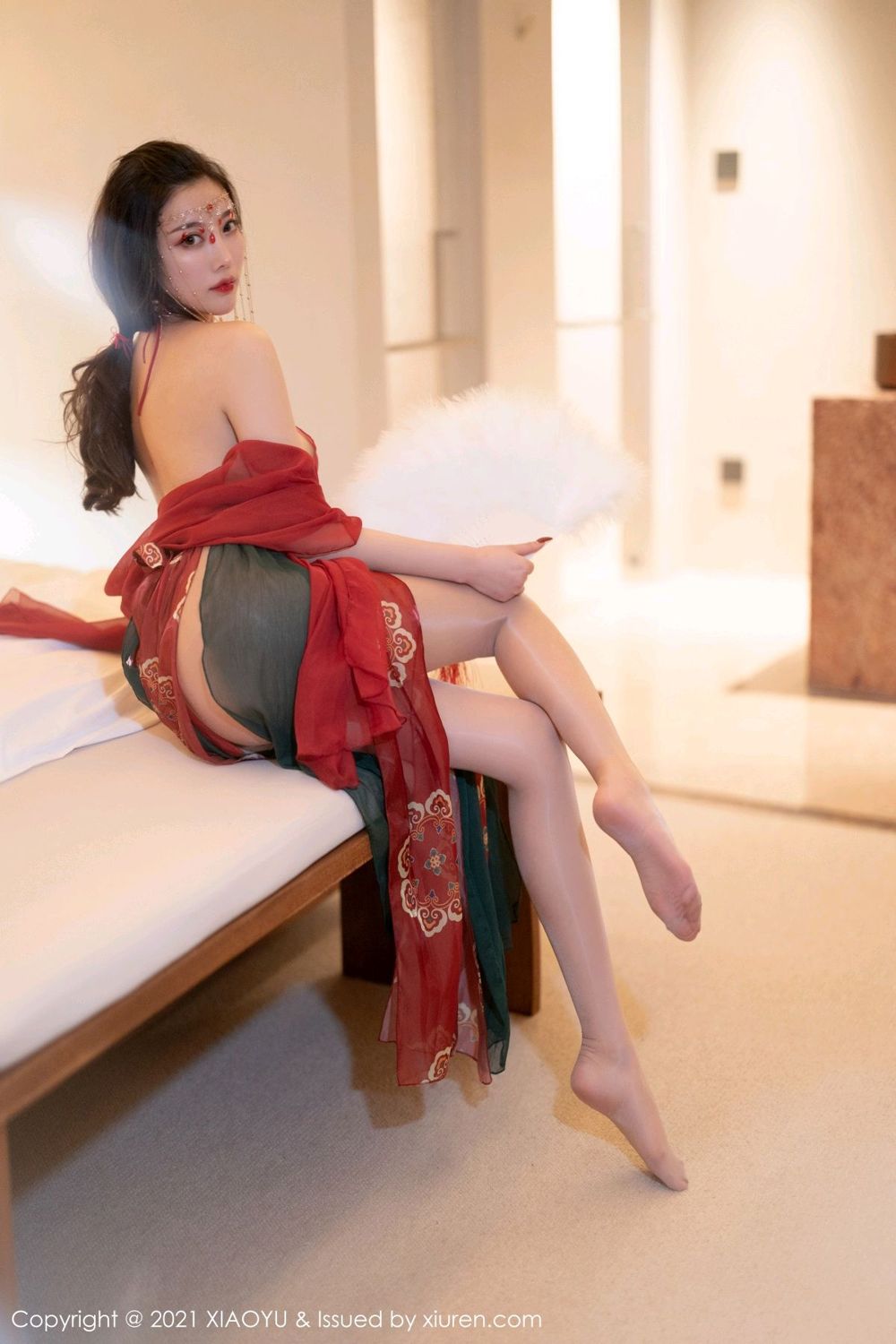 《语画界 鱼子酱fish(Yu Zi Jiang Fish) 制服写真 VOL.688》第39张,模特鱼子酱fish(Yu Zi Jiang Fish),语画界,制服主题,全套83张
