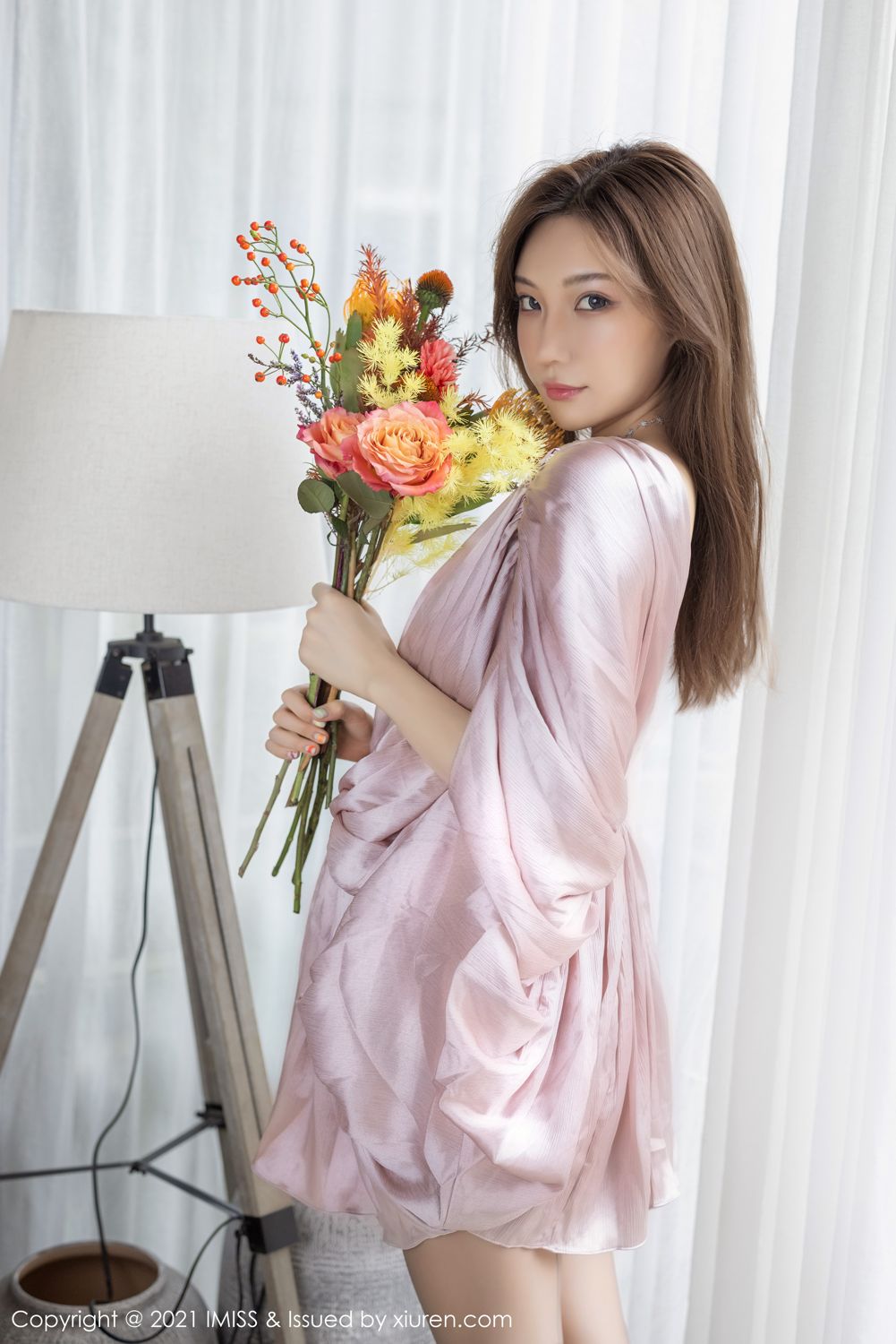 《爱蜜社 小狐狸Sica(Shellyn) 制服写真 VOL.640》第12张,模特小狐狸Sica(Shellyn),爱蜜社,制服主题,全套61张