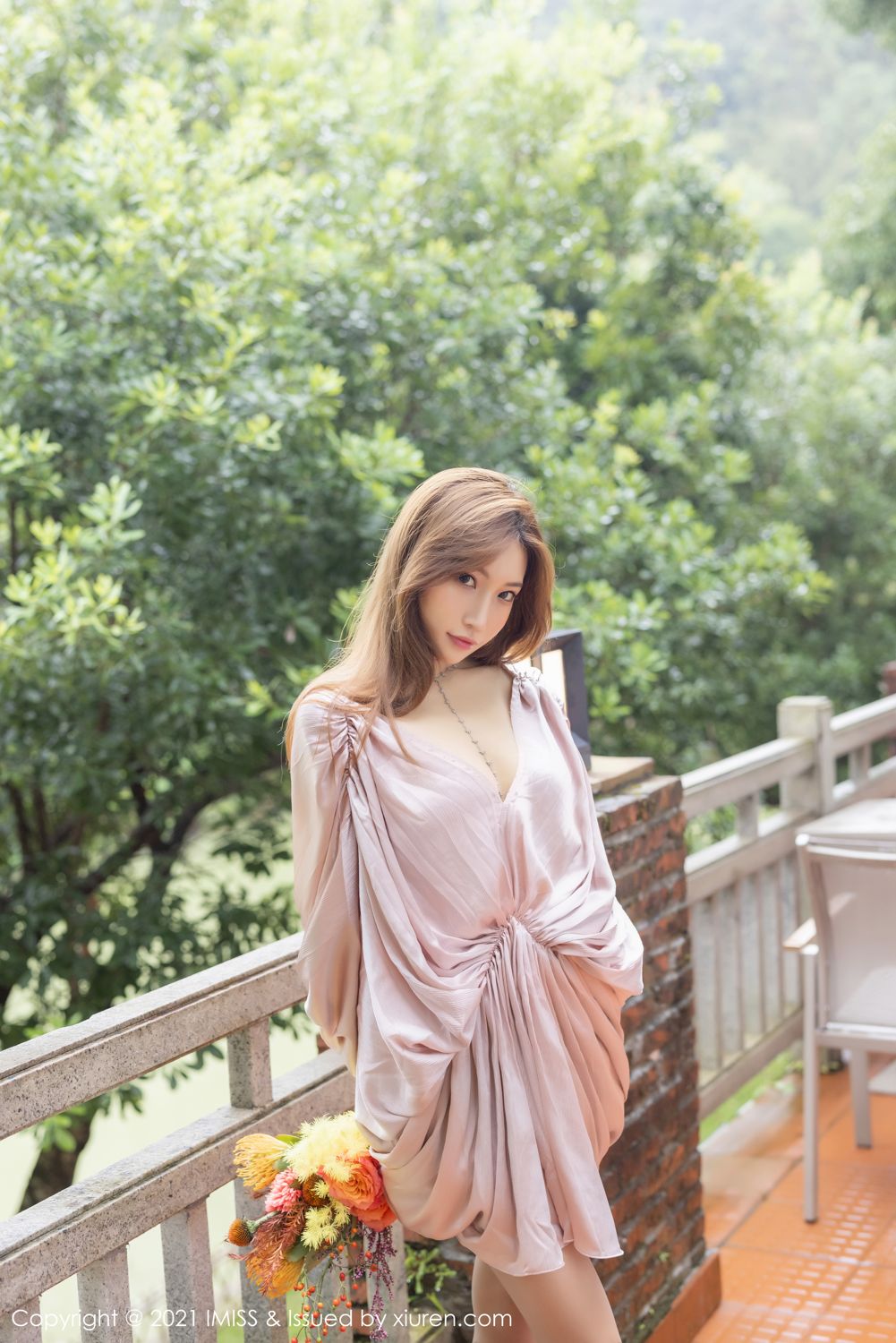 《爱蜜社 小狐狸Sica(Shellyn) 制服写真 VOL.640》第13张,模特小狐狸Sica(Shellyn),爱蜜社,制服主题,全套61张