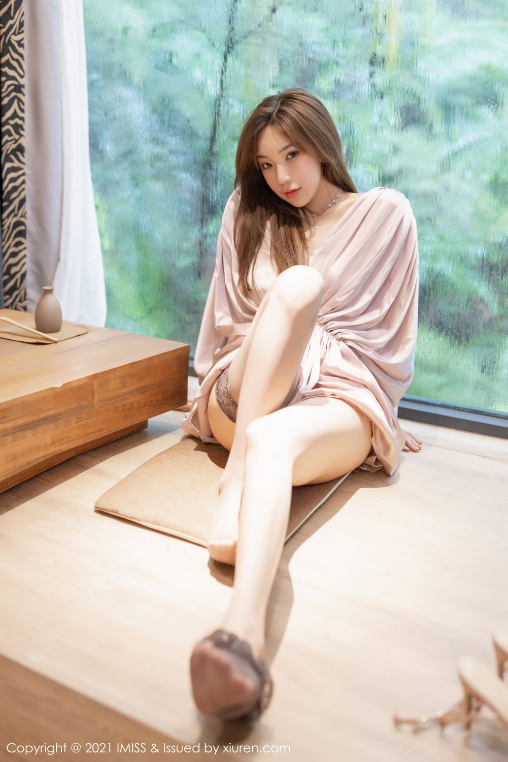 《爱蜜社 小狐狸Sica(Shellyn) 制服写真 VOL.640》第23张,模特小狐狸Sica(Shellyn),爱蜜社,制服主题,全套61张