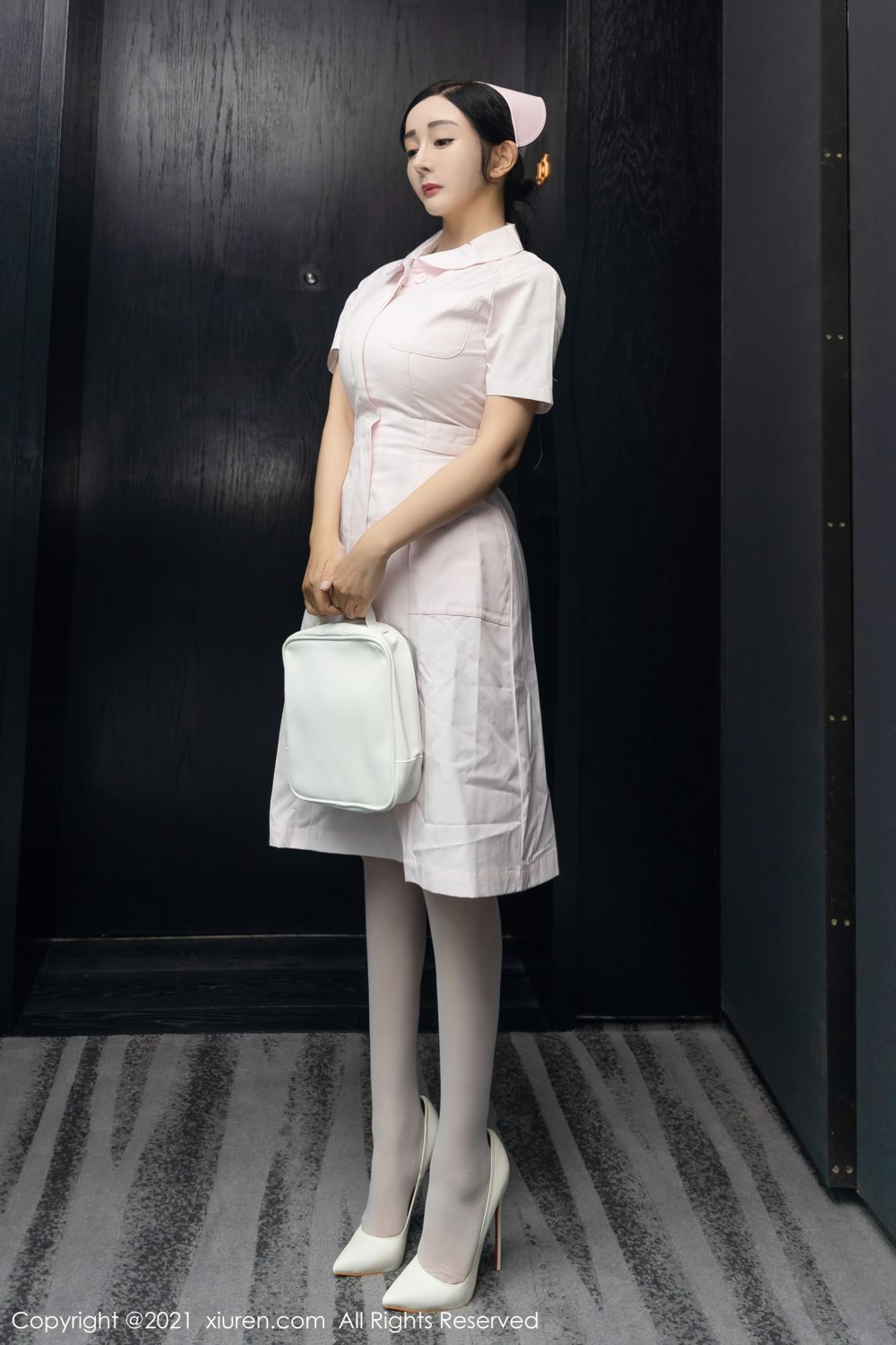 《秀人网 允薾(Yun Er) 护士写真 No.4209》第1张,模特允薾(Yun Er),秀人网,护士主题,全套90张