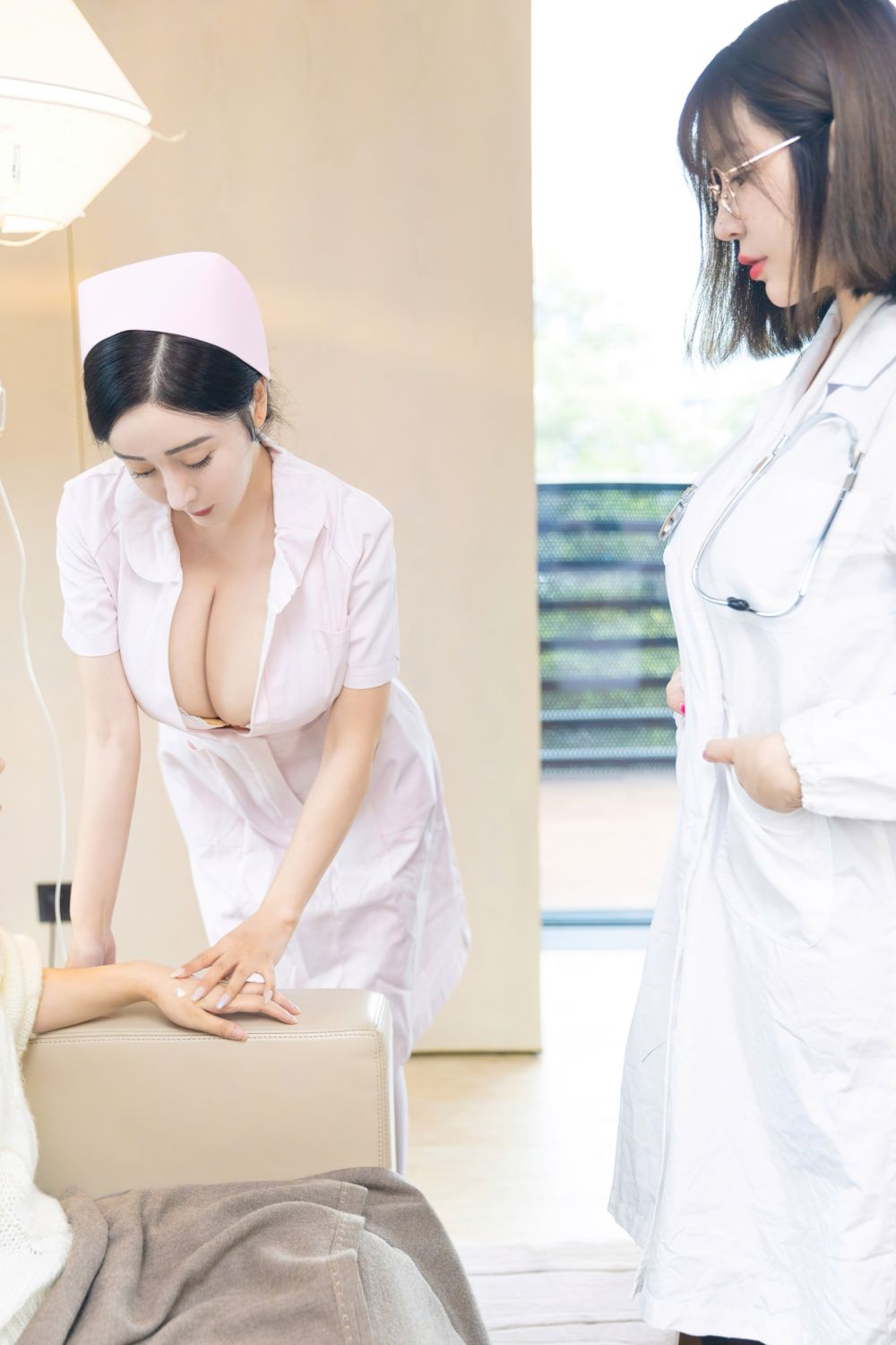 《秀人网 允薾(Yun Er) 护士写真 No.4209》第60张,模特允薾(Yun Er),秀人网,护士主题,全套90张