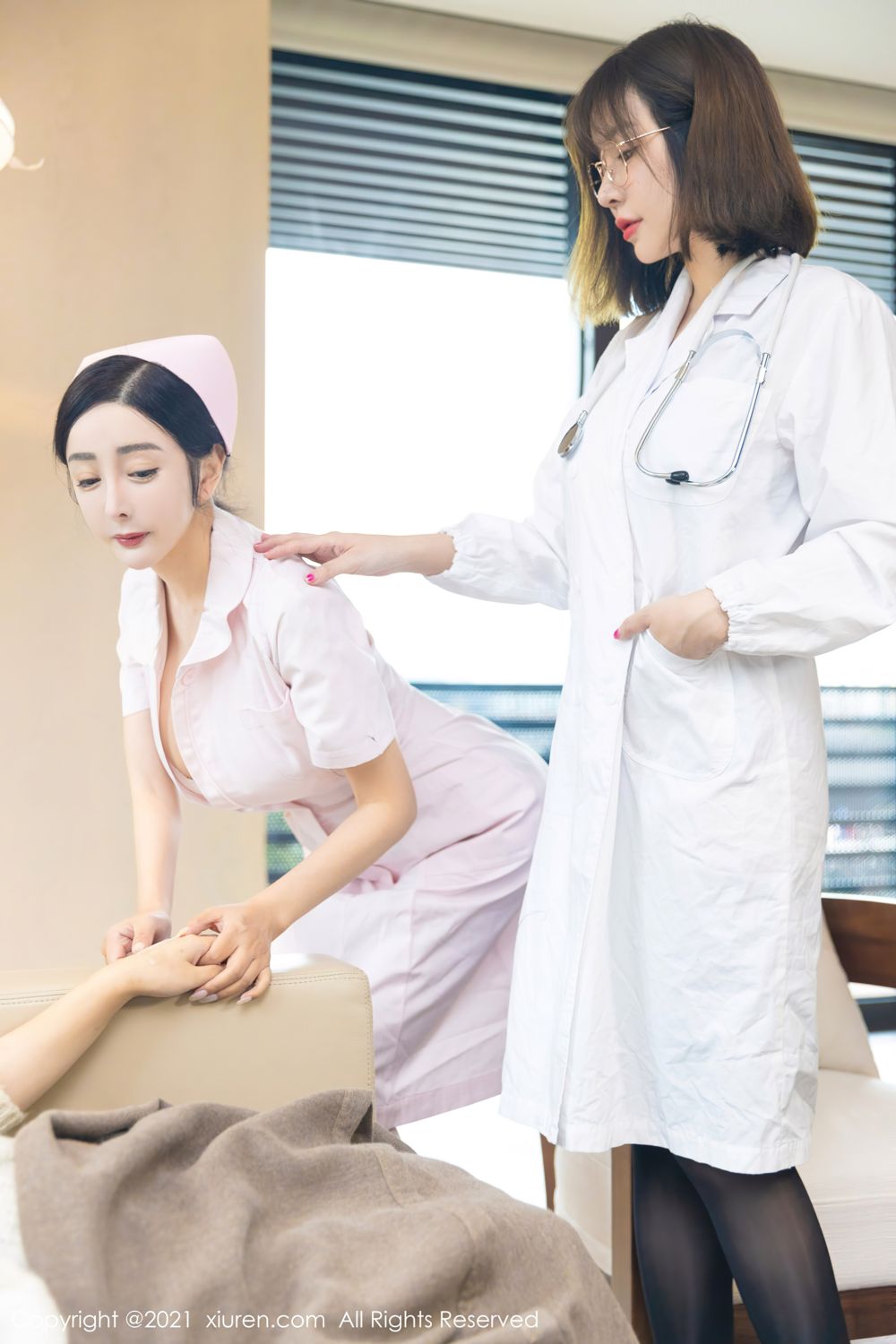 《秀人网 允薾(Yun Er) 护士写真 No.4209》第61张,模特允薾(Yun Er),秀人网,护士主题,全套90张