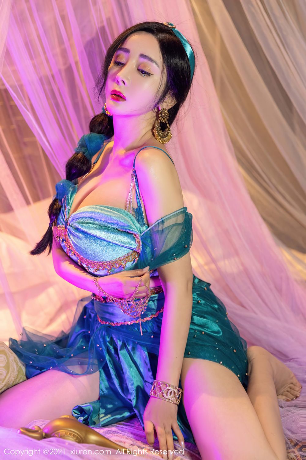 《秀人网 允薾(Yun Er) 波涛胸涌写真 No.4243》第4张,模特允薾(Yun Er),秀人网,波涛胸涌主题,全套62张