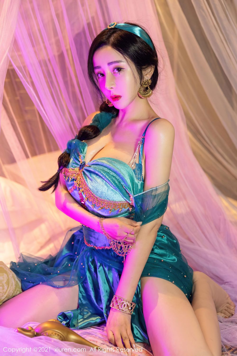 《秀人网 允薾(Yun Er) 波涛胸涌写真 No.4243》第5张,模特允薾(Yun Er),秀人网,波涛胸涌主题,全套62张
