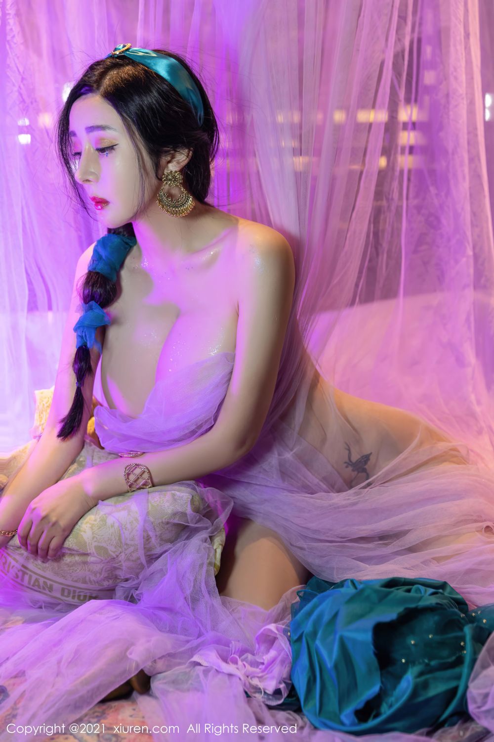 《秀人网 允薾(Yun Er) 波涛胸涌写真 No.4243》第59张，模特允薾(Yun Er)，秀人网，波涛胸涌主题，全套62张